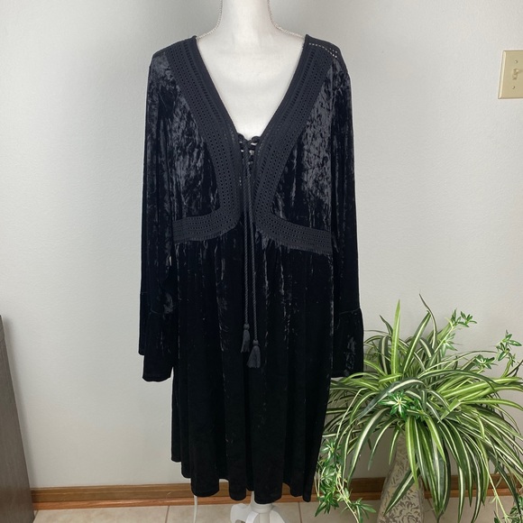 Torrid Plus Size 4 Black Lace Up Tassel Velvet Bell Sleeve Dress NWT - Picture 3 of 14